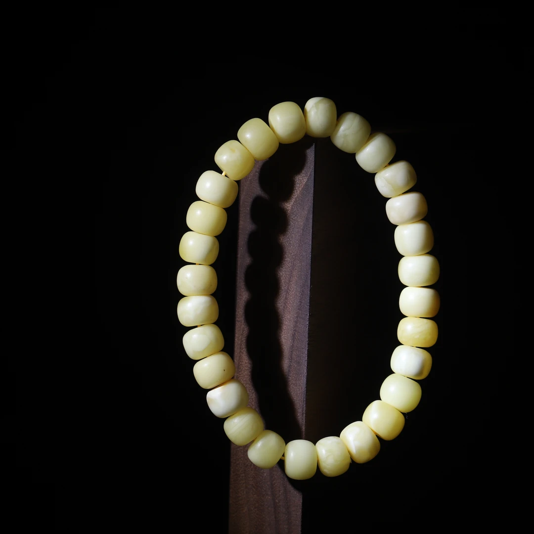 【小娟珠宝】 f029 蜜蜡白花手串 7073