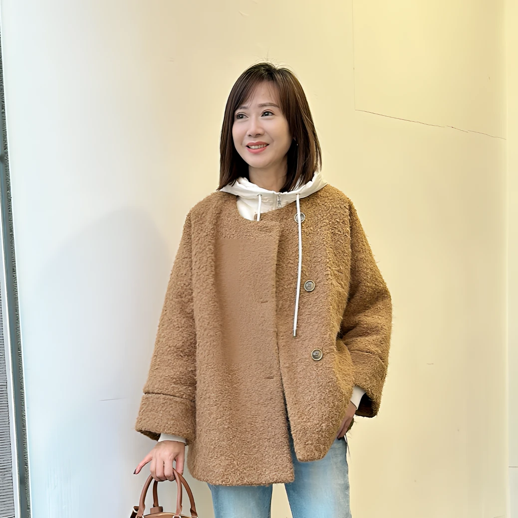 卡其色羊羔毛卷羽绒风衣外套#大气韩版
