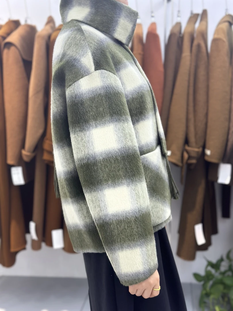 大衣外套带围巾款