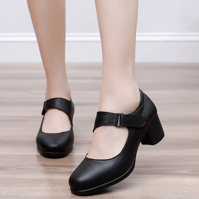 真皮单鞋女橡胶软底粗跟中老年黑色圆头旗袍走秀职业鞋舒适妈妈鞋
