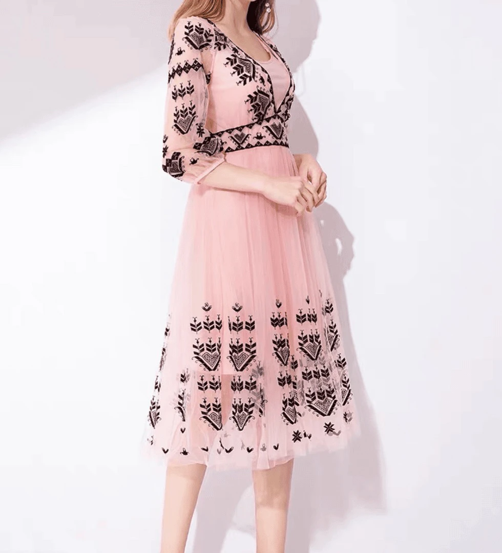 XXL南油高端时尚休闲刺绣连衣裙LZ562