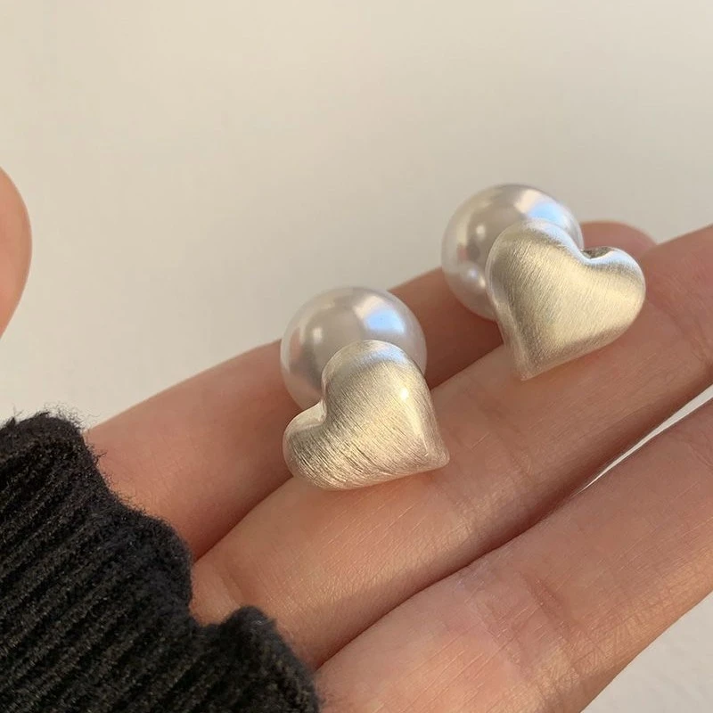 一款两戴拉丝金属爱心耳钉女复古个性简约百搭气质耳环耳饰