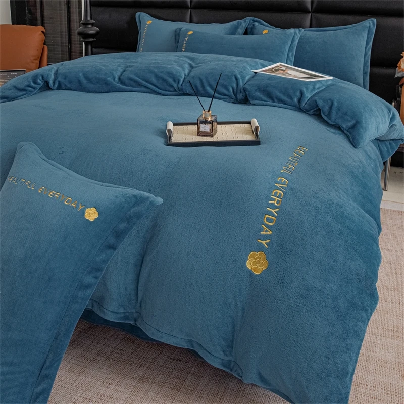 2024爆款上市高克重保暖加厚纯色刺绣牛奶绒四件套纯色四件套