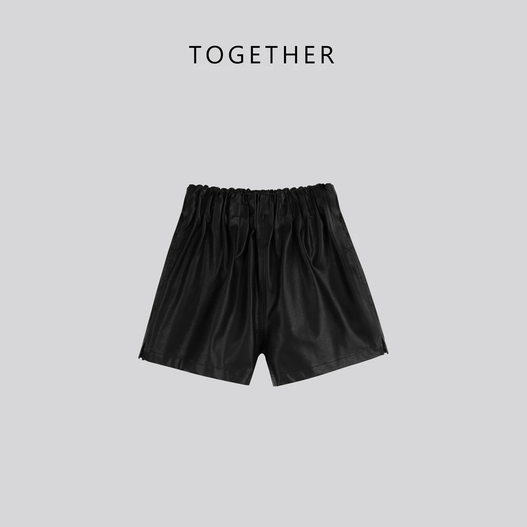 【Together】 · 风岛 ·  秋冬松紧腰宽松个性小A字短皮裤W8531