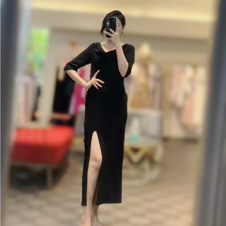 OU.FASHION/欧点开叉连衣裙显瘦气质轻奢时尚黑色1172310254    .