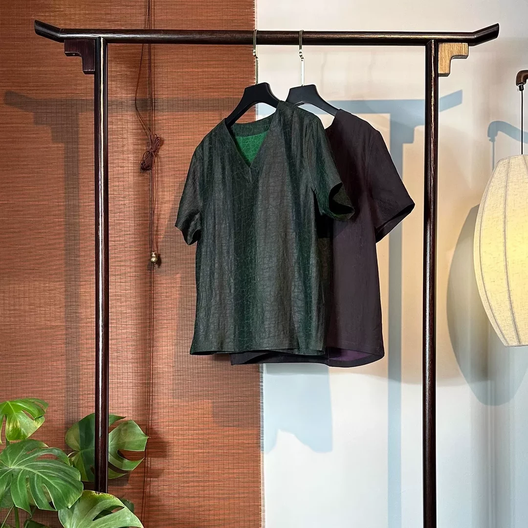 经典2024新款夏季中式V领复古中国风龟纹香云纱上衣女短袖