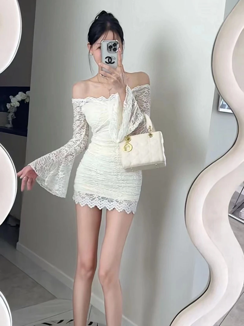纯欲性感一字肩喇叭长袖连衣裙女2024新款气质蕾丝收腰包臀裙短裙