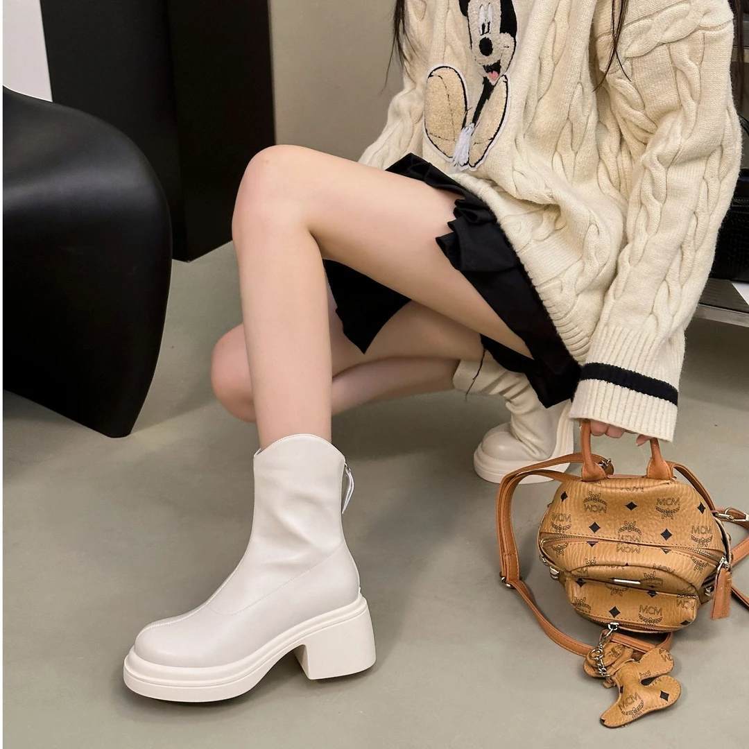 【落跑甜心】奢品法式短靴女新款粗跟马丁靴及裸靴瘦瘦单靴M156-1