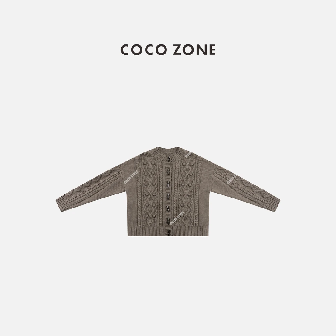 COCO ZONE 刘一一 复古麻花圆领针织衫时尚木扣上衣CC1D2353
