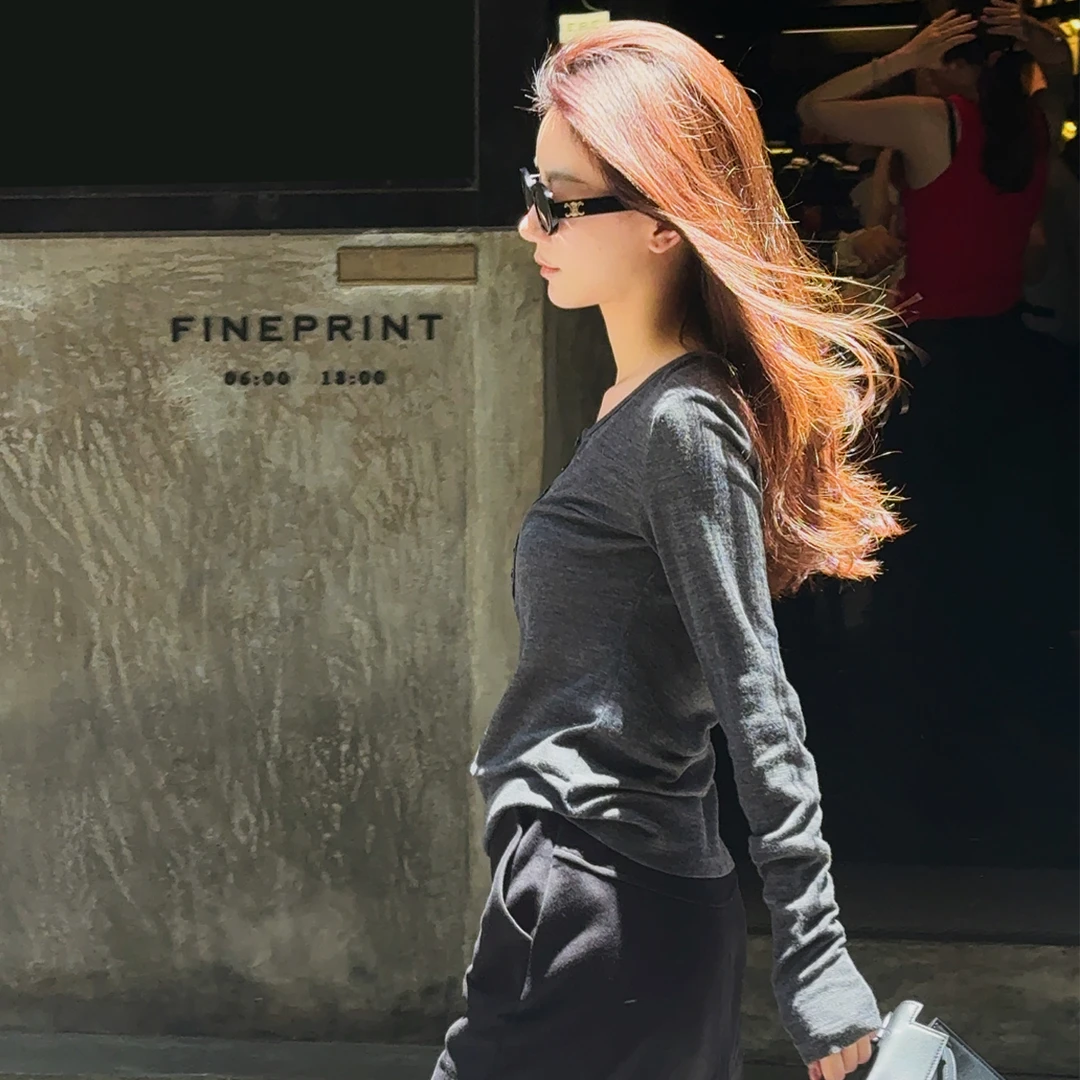 COCO ZONE 刘一一 100绵羊毛设计感纽扣圆领长袖T恤CC1C1728