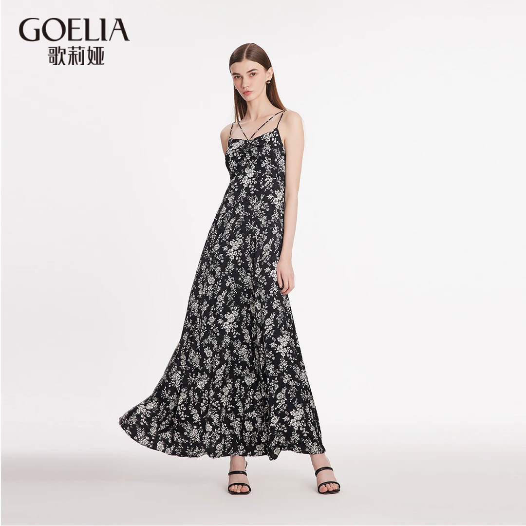 歌莉娅新品人丝人棉黑白印花吊带长连衣裙优雅1C2R4K64A