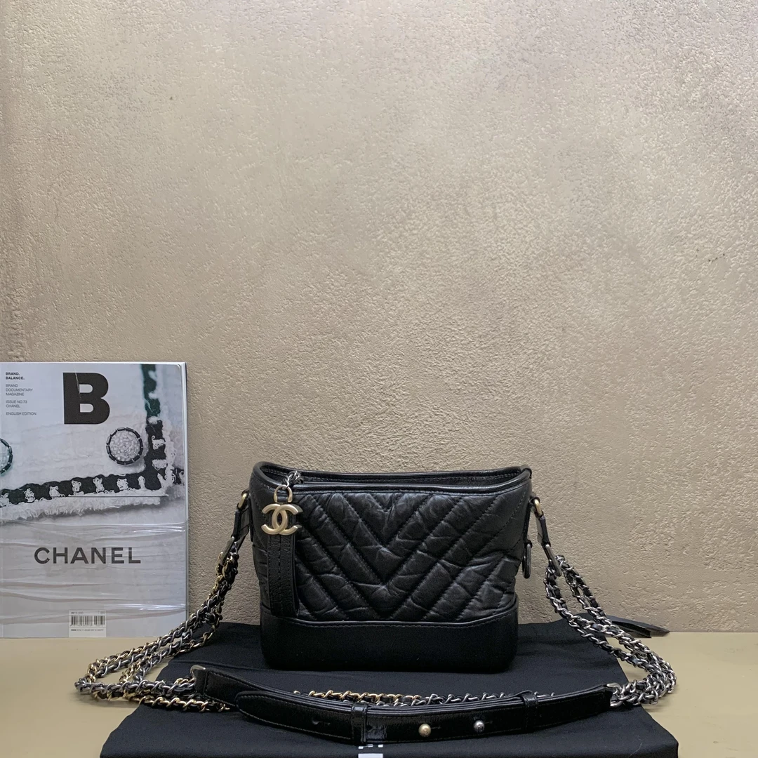 95新 Chanel/香奈儿 壹臻/黑金牛v纹流浪小号 26开 /dx1549