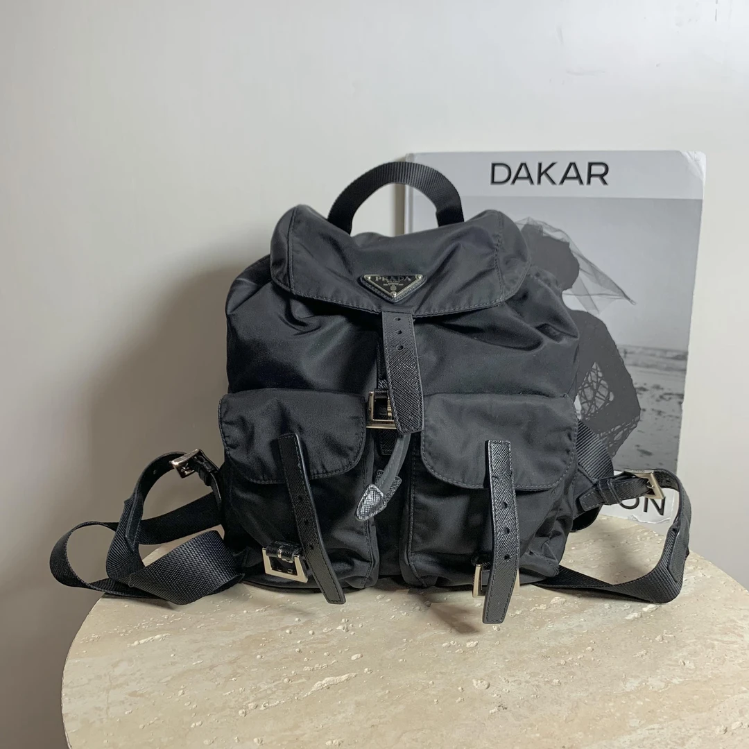 95新 Prada/普拉达 壹臻/黑银尼龙小号双口袋双肩包/56863097