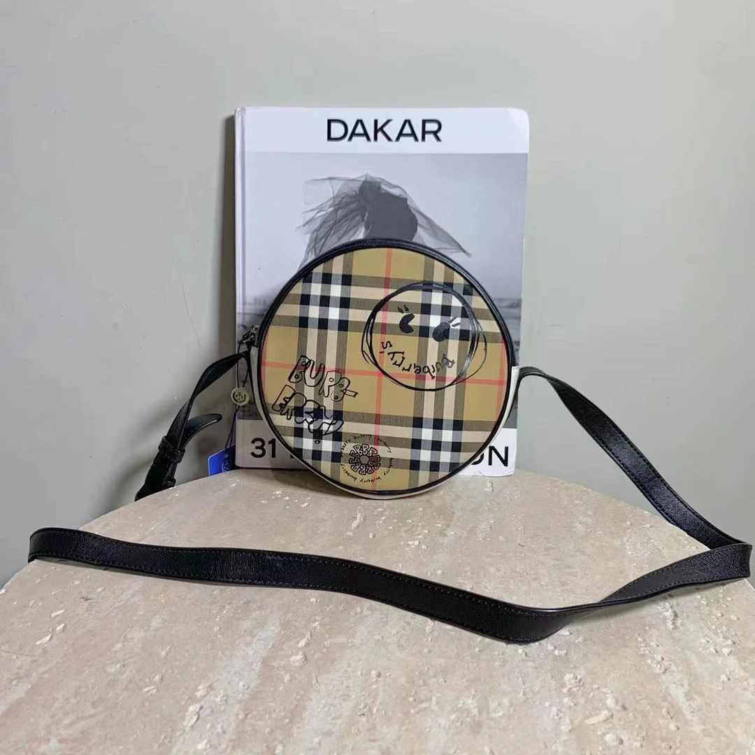 95新 BURBERRY/博柏利 壹臻/帆布拼皮涂鸦圆饼包/83770139