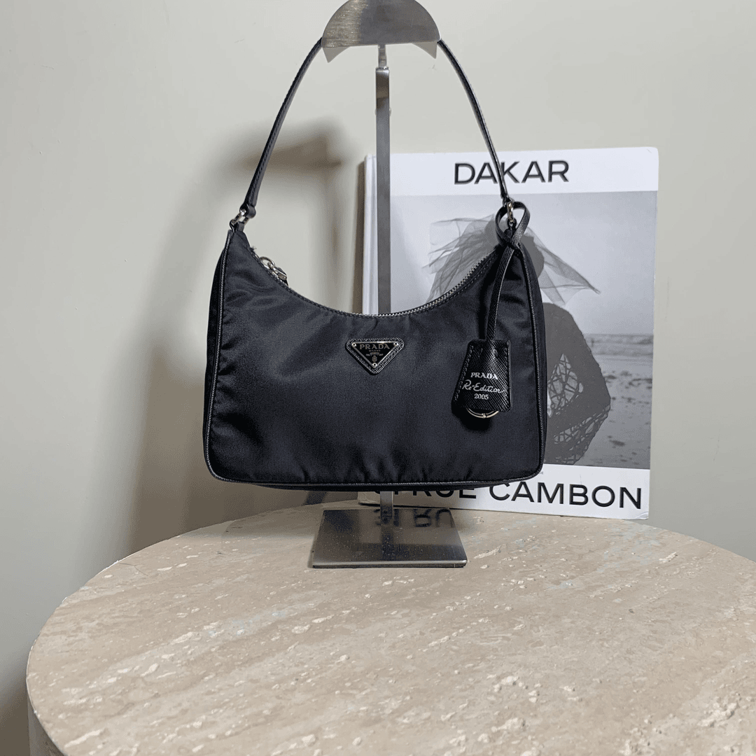 95新 Prada/普拉达 壹臻/Prada 黑银尼龙皮肩带hobo /51903047