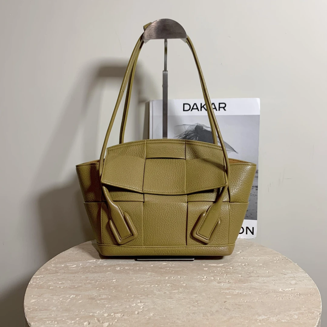 95新 BOTTEGA VENETA/葆蝶家 壹臻中古/橡果绿arco中号包36308492