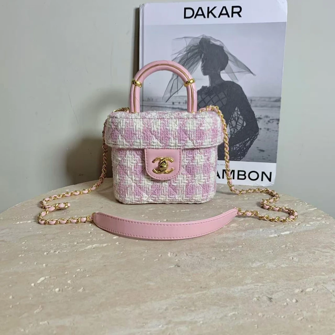 95新 Chanel/香奈儿 壹臻/23S 粉毛手柄化妆盒子包/51803922