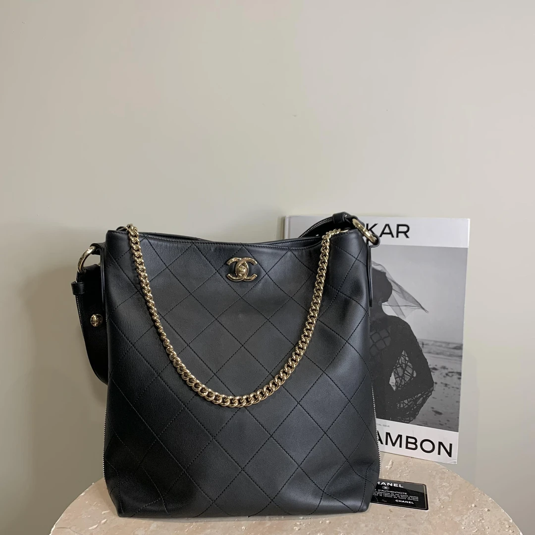 95新 Chanel/香奈儿 壹臻中古/27开 黑金嬉皮水桶包/60153005