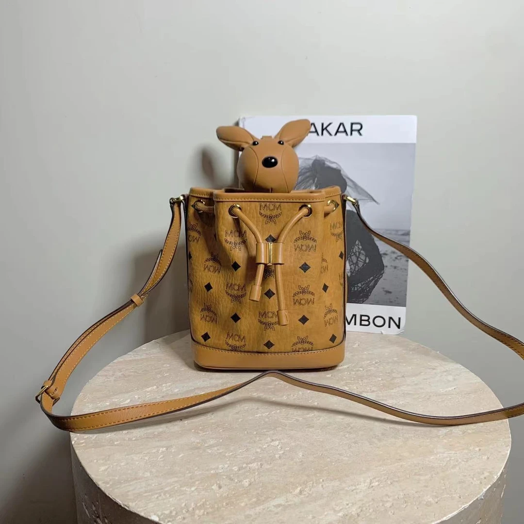 95新 MCM 壹臻中古/老花干邑色兔子水桶包/21650972