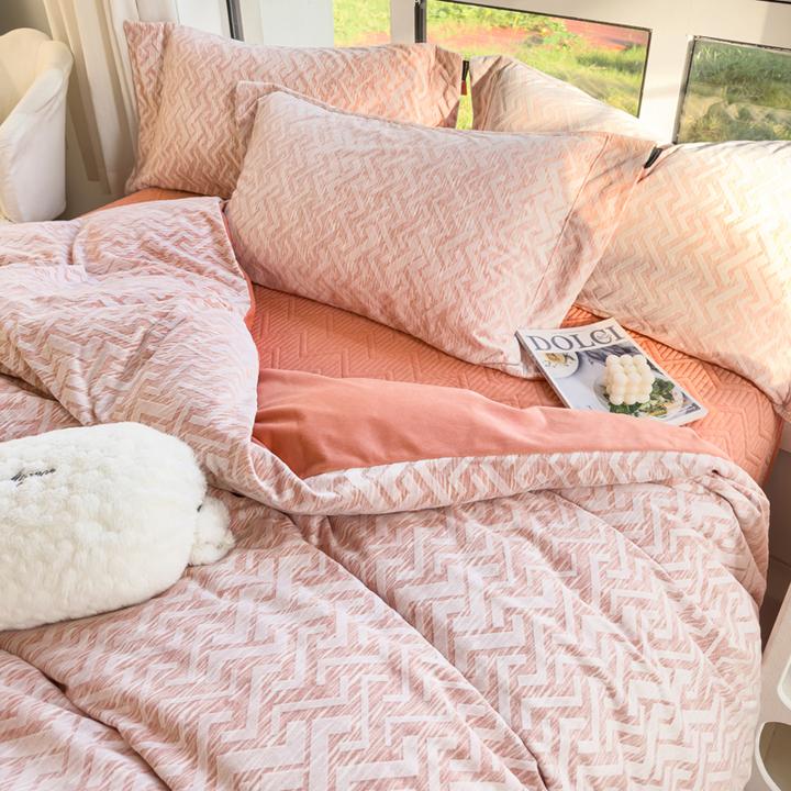 qeeboo婴儿绒床盖款意式全消光冬季床上用品加厚保暖四件套