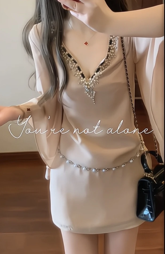 漂亮独特连衣裙女轻奢高级感重工钉珠v领显瘦古早气质名媛千金裙