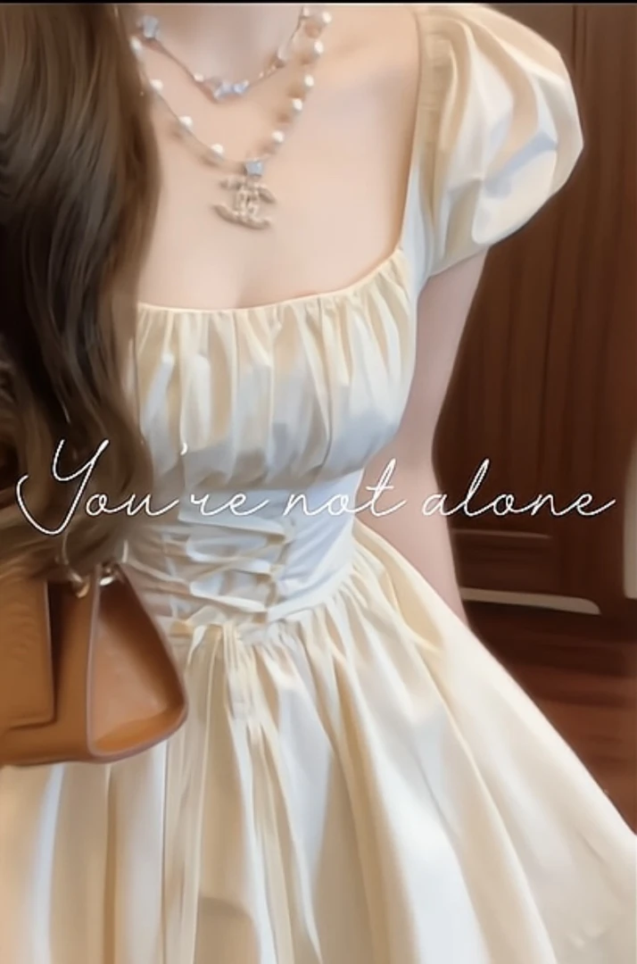 法式蕾丝纯欲方领连衣裙女夏季收腰绑带初恋裙白色海边度假短裙子