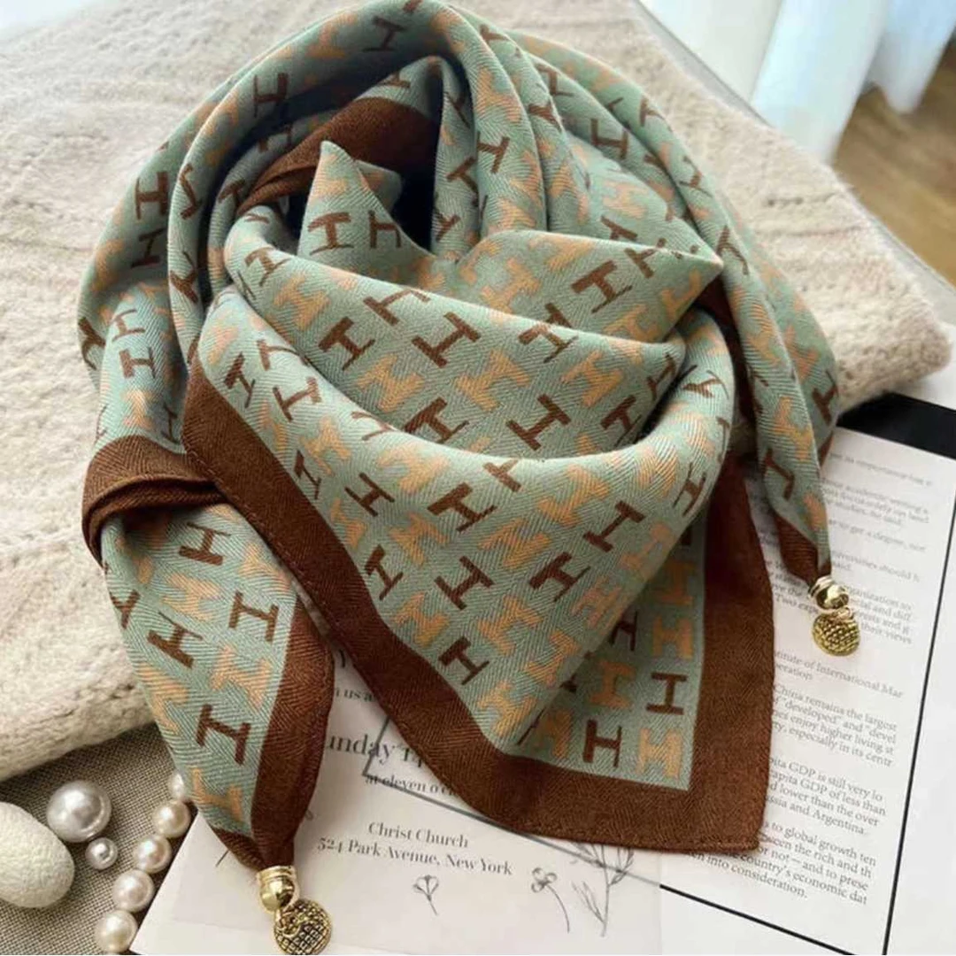 方巾2024新款磁吸女扣丝巾秋冬季棉麻围巾