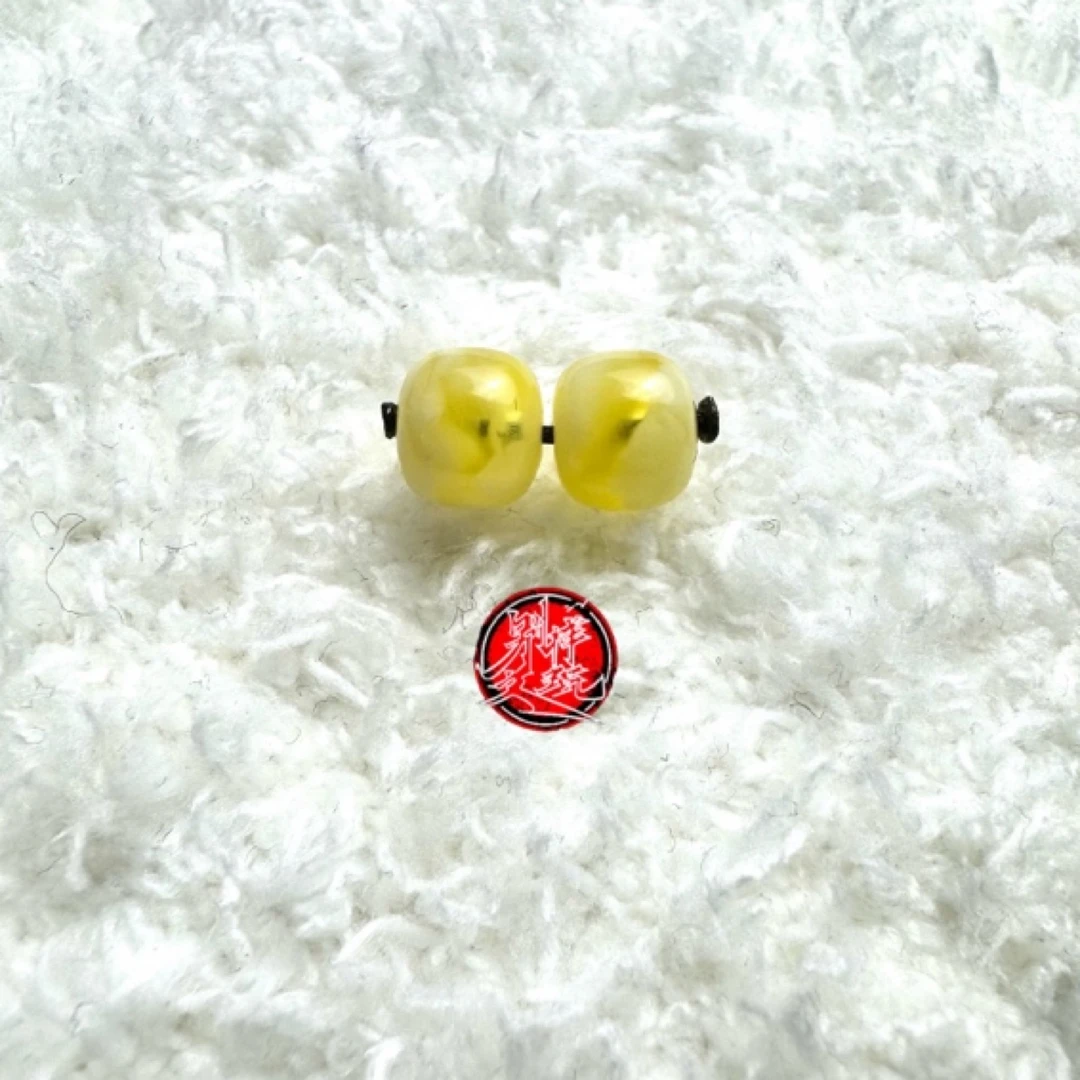 俄料金瓷白精工老型蜜蜡对珠（多样性发货一对）