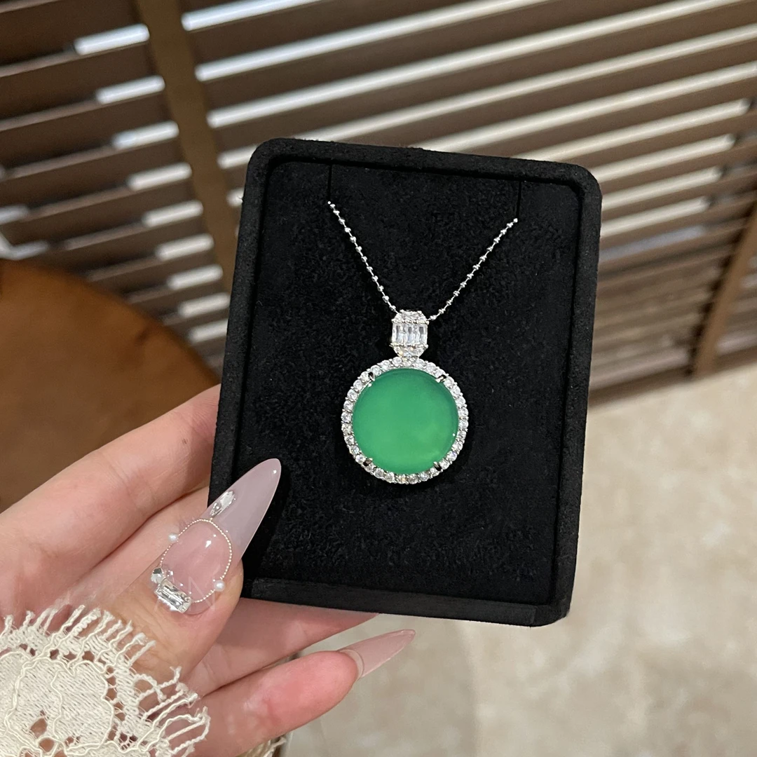天然高冰透绿玉髓圆牌吊坠高级新中式日常国风无事牌玉项链