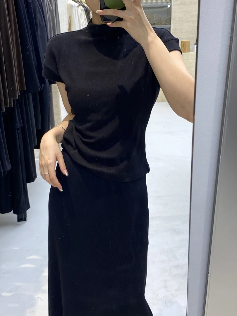 纯色修身 气质小高领上衣