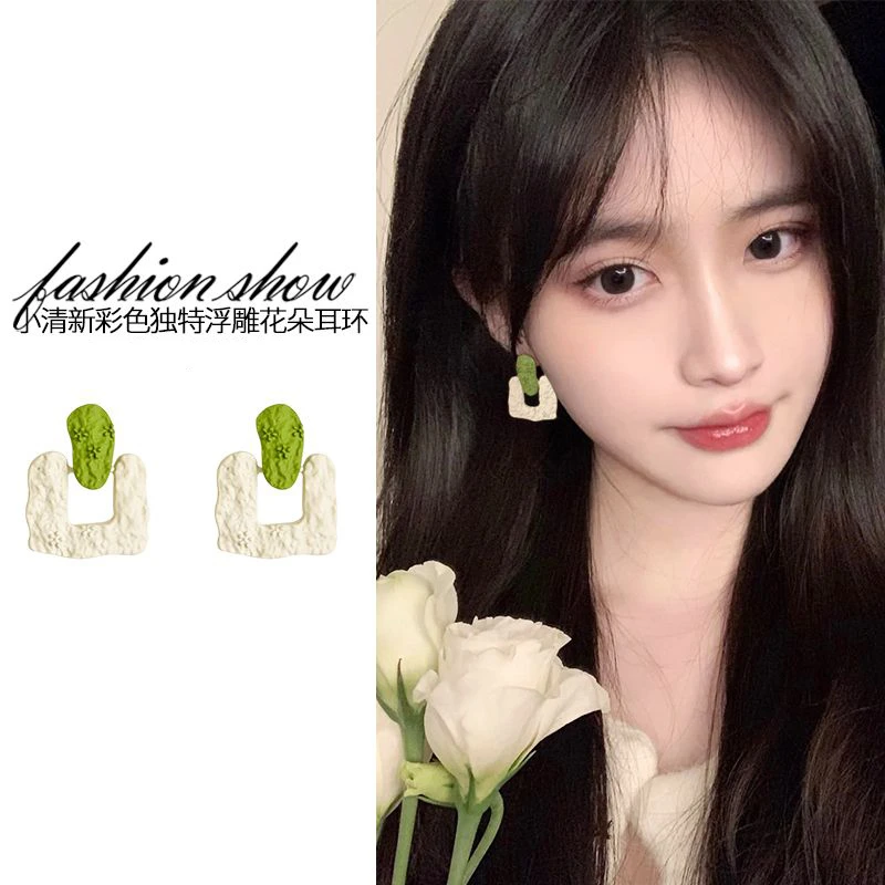 小众独特绿色耳环设计感高级耳钉2024新款爆款可爱夸张耳饰女耳坠