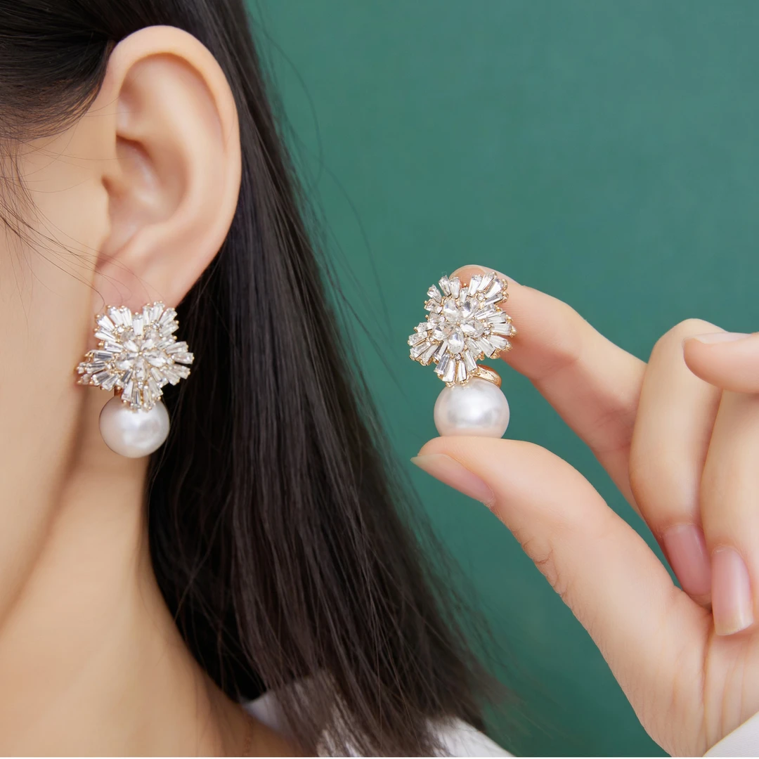 合金耳饰 925银针镶钻雪花耳环高级感时尚耳钉女新款小众气质轻奢