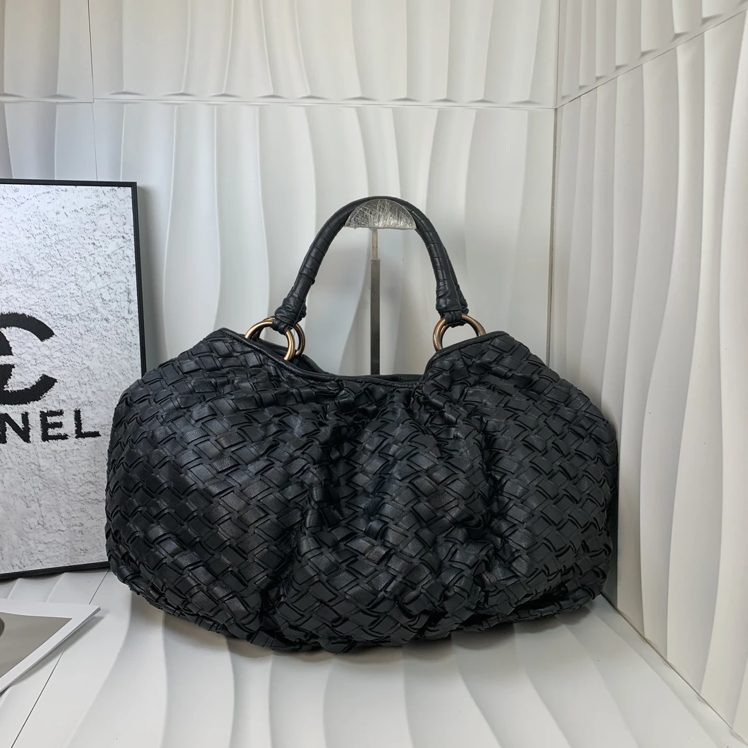 95新 MIU MIU/缪缪 珠光黑编织手提包91361