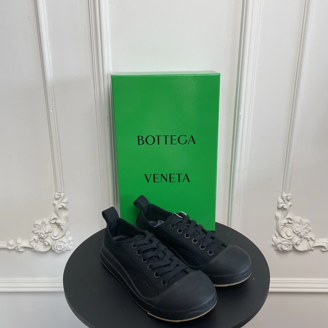 BOTTEGA VENETA/葆蝶家 38码 黑色圆头系带大头帆布休闲鞋 女款