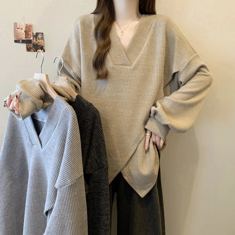 大码女装微胖大V领交叉设计慵懒风松弛感宽松长袖针织衫