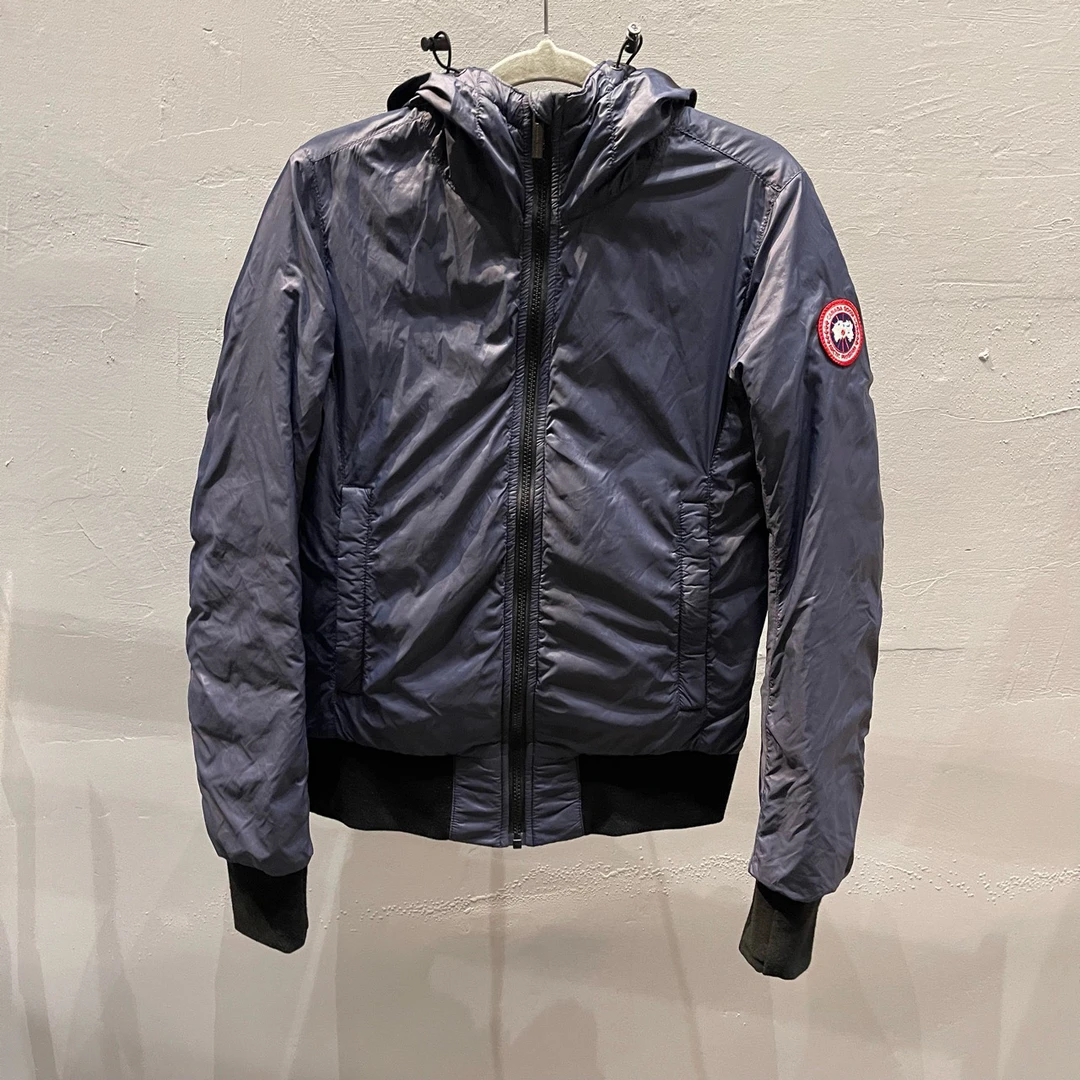 99新 CANADA GOOSE 大鹅藏青色连帽飞行夹克羽绒服/S码/Sw24235