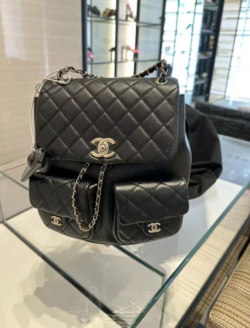 全新未使用 Chanel/香奈儿 黑色光面牛皮青蛙双肩包duma大号