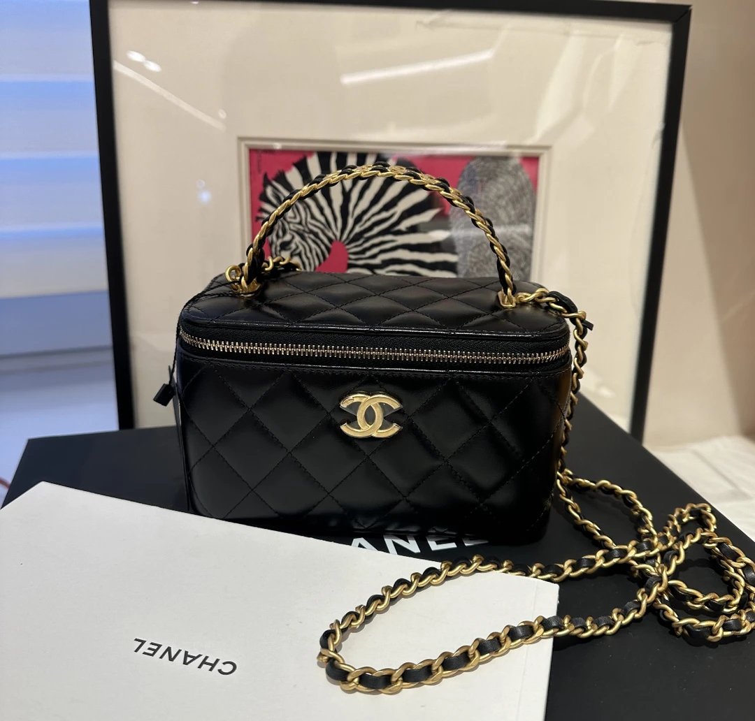 99新 Chanel/香奈儿 黑色牛皮镂空手柄长盒子24p