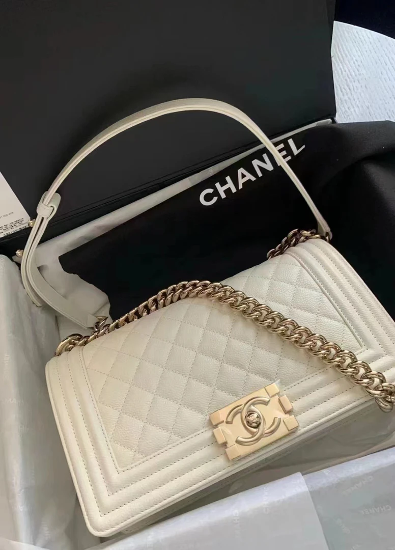 全新未使用 Chanel/香奈儿 白金荔枝皮Leboy中号 芯片款 淡金扣