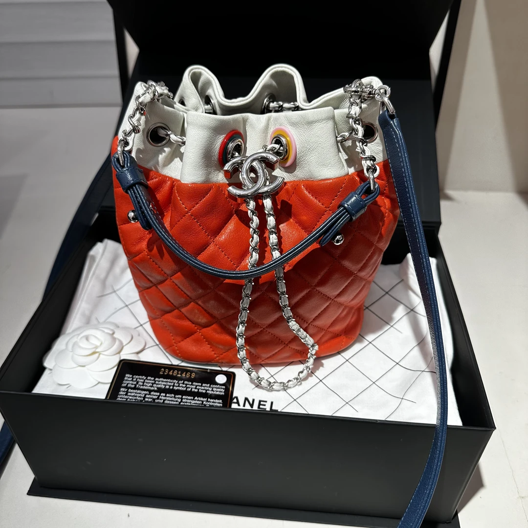 95新 Chanel/香奈儿 水桶包羊皮拼色抽绳手提单肩两用