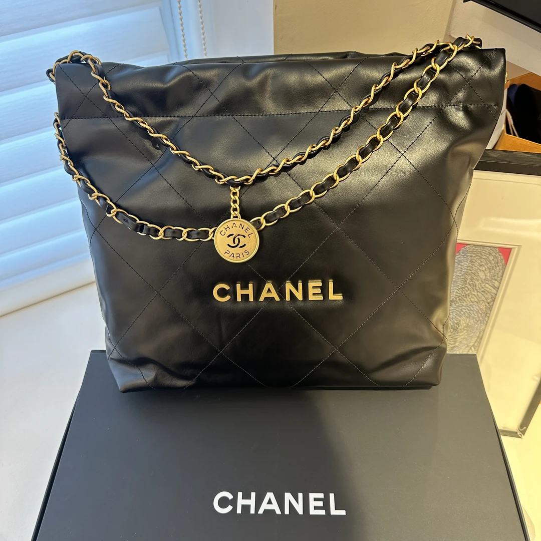 全新未使用  全新未使用Chanel/香奈儿黑金22bag小号 芯片