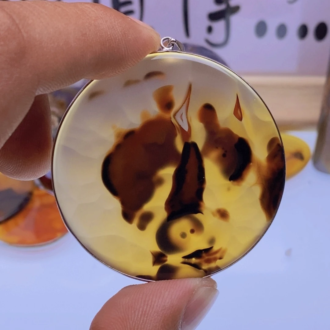 玛瑙/玉髓颈饰未镶嵌佛**像