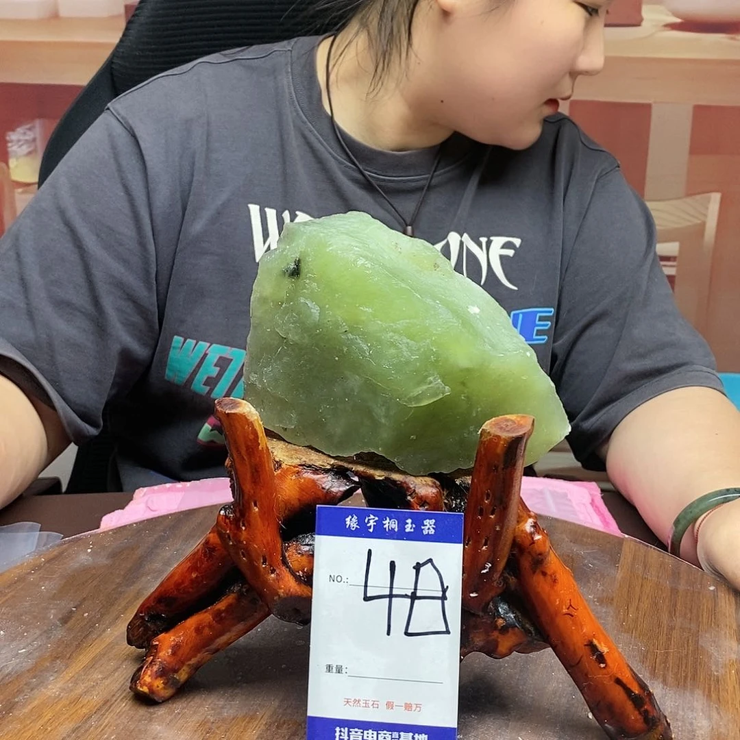 蛇纹石玉原石未镶嵌