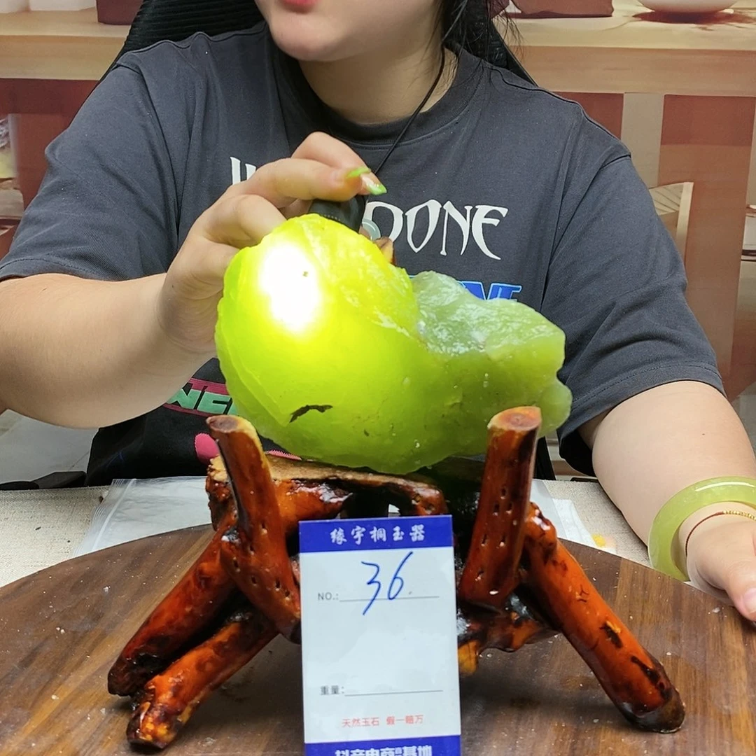 蛇纹石玉原石未镶嵌