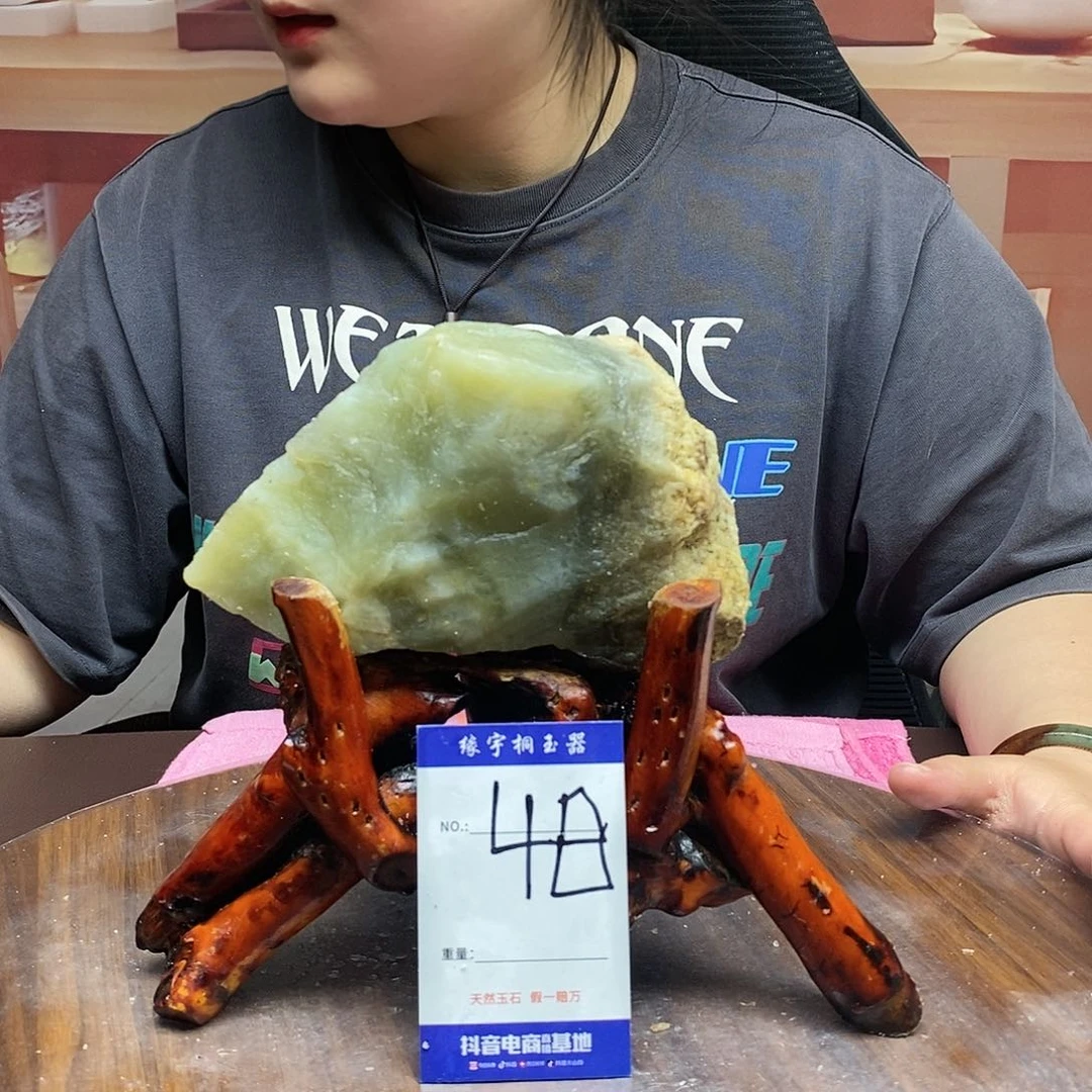 蛇纹石玉原石未镶嵌