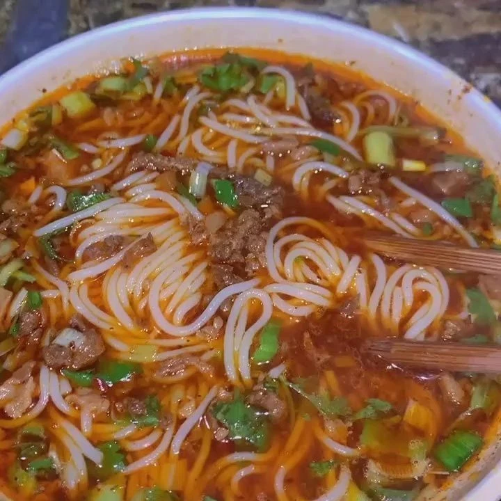 【买一箱送一箱】云南过桥米线桶装香菇鸡汤速食免煮夜宵一整箱批发