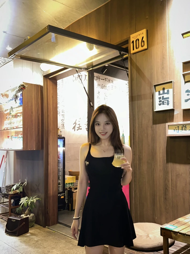 绝美腰臀比小众连衣裙欧美露背性感显瘦蝴蝶结设计感裙摆短裙心机