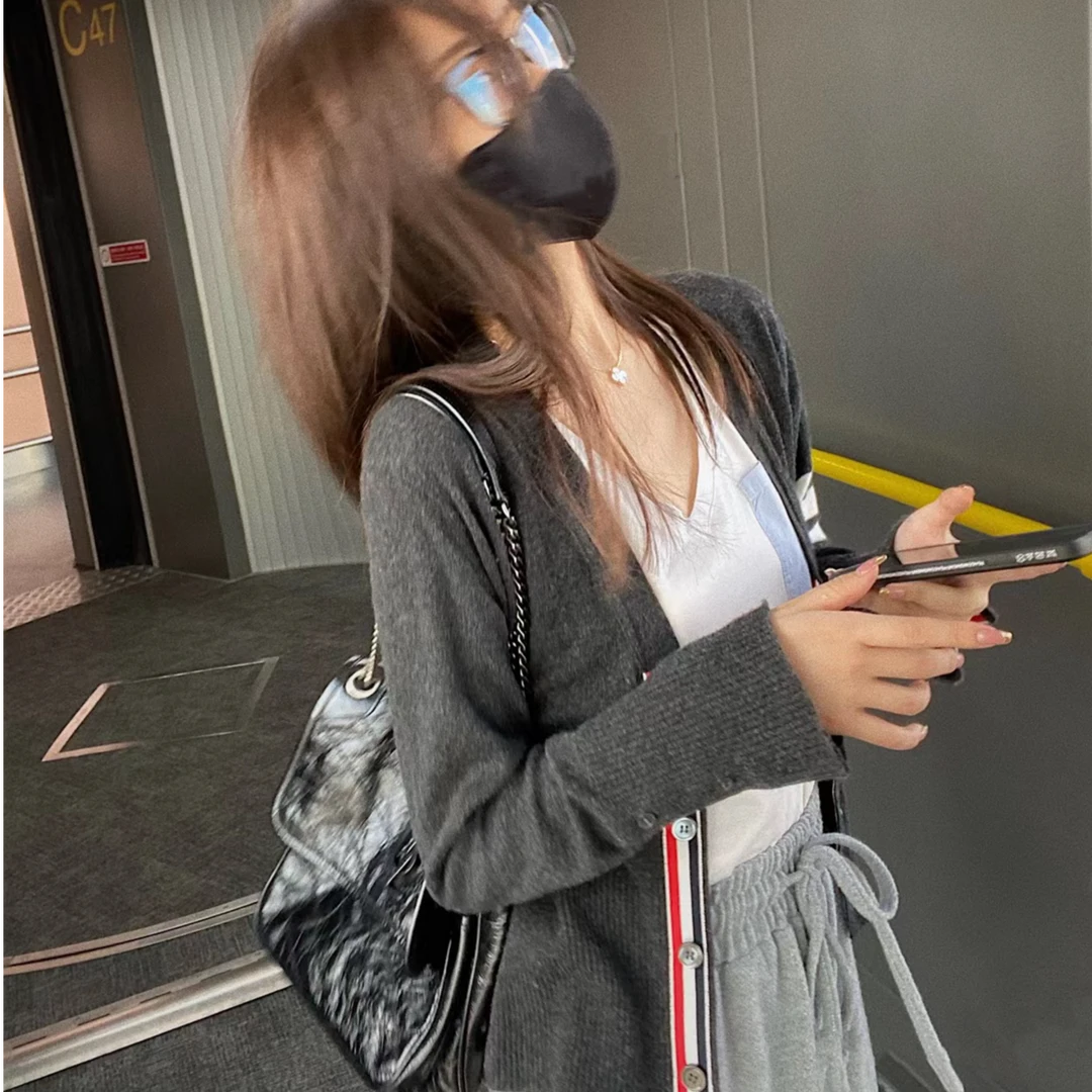 秋冬心凌薄款秋冬经典学院风软糯开衫女