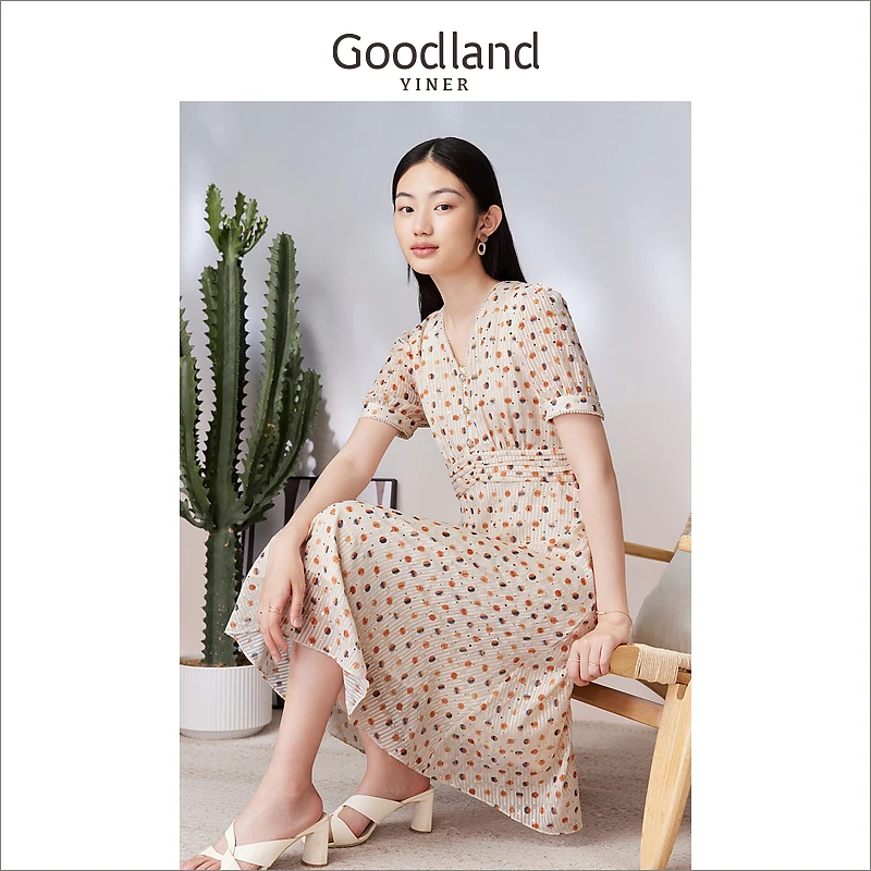 Goodland美地女装夏季时尚钉珠V领高腰波点印花连衣裙