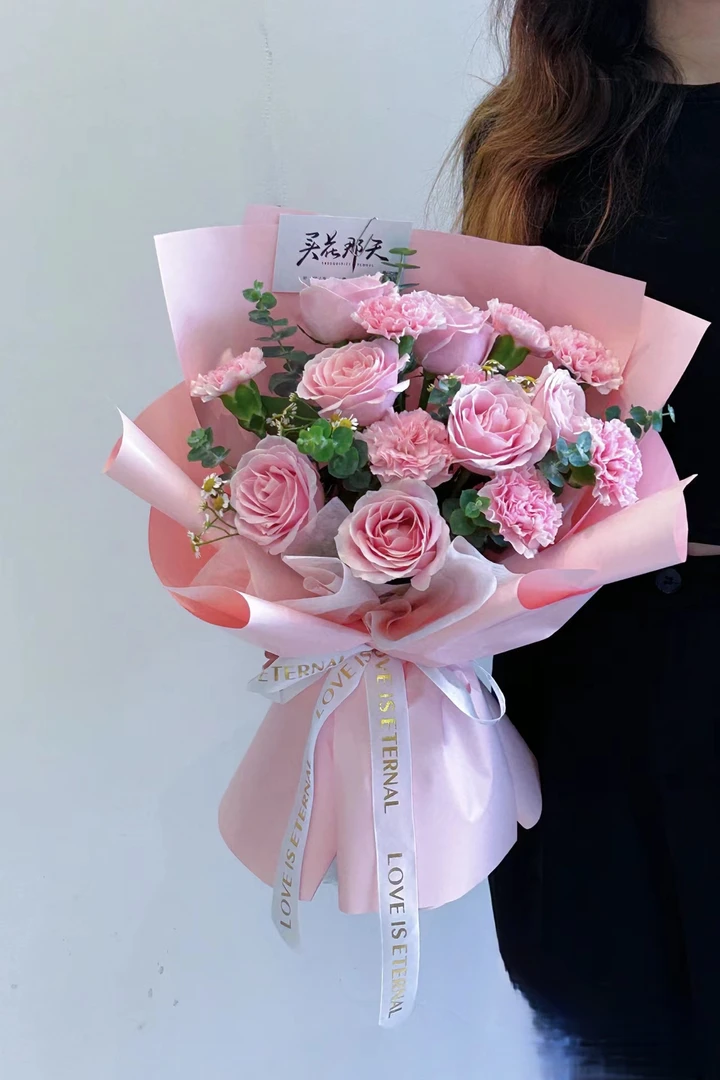 【温馨的爱】11朵康乃馨仅限茂名市内定购